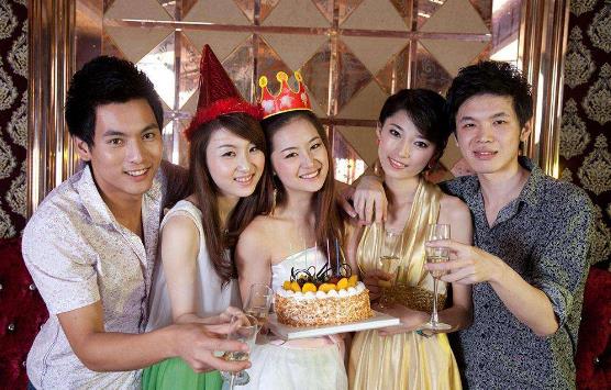 參加派對(duì)穿什么衣服?參加朋友派對(duì)男士服裝搭配