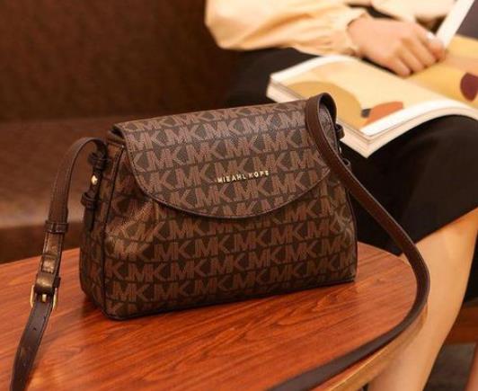 lv達(dá)芙妮的五金會(huì)磨損嗎?lv五金按扣壞掉可以去店里換嗎
