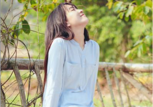 皮膚偏黑的小仙女怎么搭配好看?學(xué)會(huì)色彩搭配張揚(yáng)自我