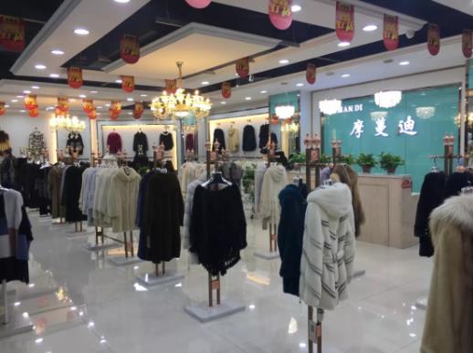 鄭州大觀國(guó)貿(mào)皮草城引領(lǐng)皮草搶購(gòu)新熱潮,皮草采購(gòu)季現(xiàn)場(chǎng)火爆