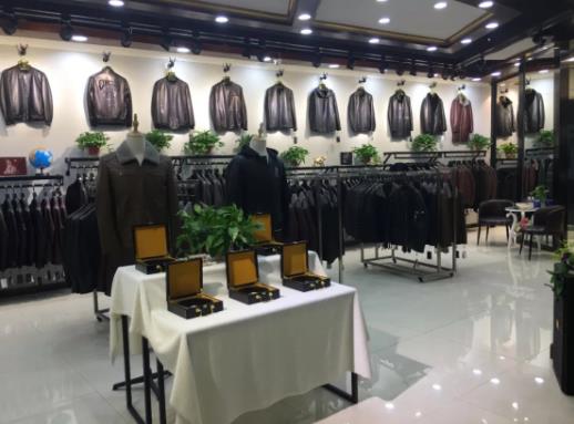 鄭州大觀國(guó)貿(mào)皮草城引領(lǐng)皮草搶購(gòu)新熱潮,皮草采購(gòu)季現(xiàn)場(chǎng)火爆
