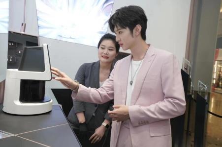 Libertaime深圳萬象天地全球第三家品牌旗艦店閃耀深圳 摩登風(fēng)尚鉆飾升級零售體驗(yàn)續(xù)夢真我如鉆