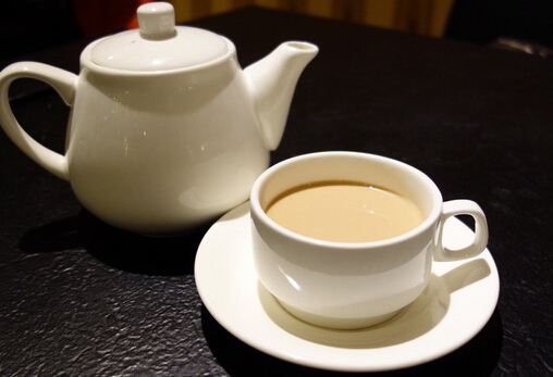 細數(shù)奶茶的四大罪狀-一杯奶茶等于一碗飯?