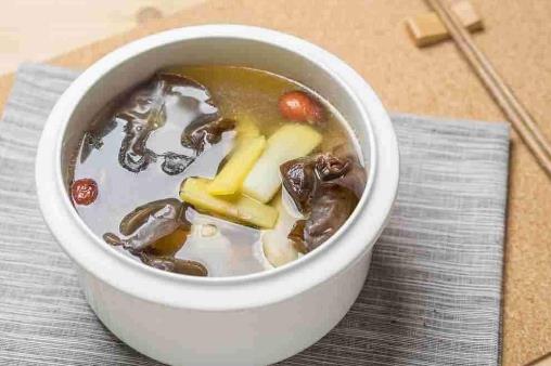 喝雞湯有什么好處?哪些人不可以喝雞湯