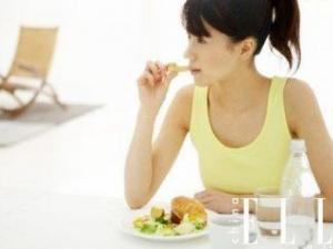 胃疼怎么辦？四種傷胃的飲食禁忌壞習(xí)慣
