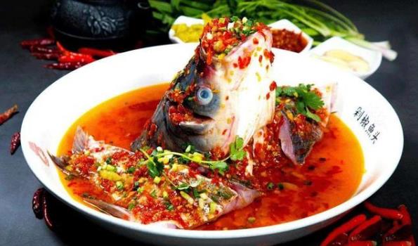 魚身上四個部位要少吃:魚腹黑膜、魚膽、魚頭、淡水魚生魚片