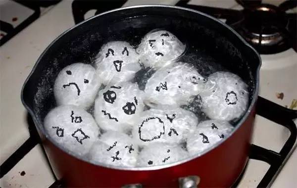 網(wǎng)上流傳的煮雞蛋時間秘籍 吃了沒煮熟的溏心蛋對人好不好