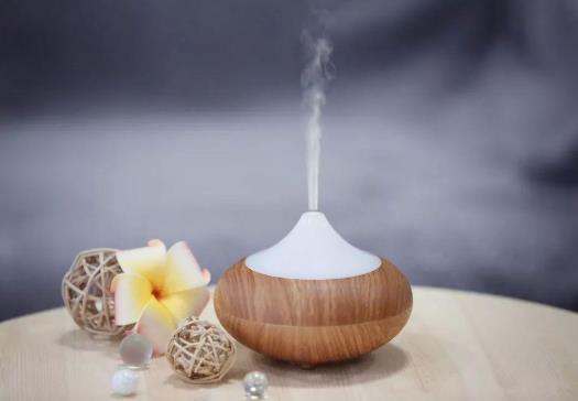 加濕器可以用香水代替精油嗎?使用加濕器有什么好處