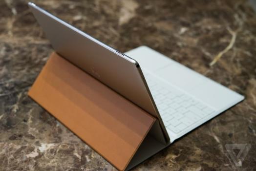 華為matebook耳機(jī)孔用不了怎么辦?matebook16充電器可以充手機(jī)嗎?