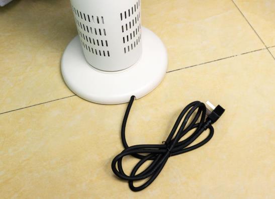 取暖器可以放在木地板上嗎?取暖器能放在電腦主機(jī)旁邊嗎