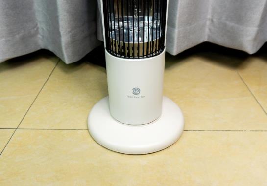 取暖器可以放在木地板上嗎?取暖器能放在電腦主機(jī)旁邊嗎