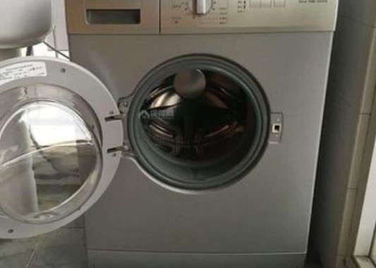 洗衣機洗衣服怎么判斷衣服洗干凈了沒?洗衣機自己會運行是怎么回事