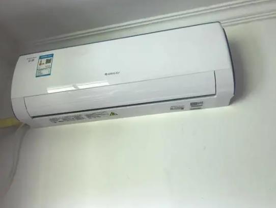 空調(diào)主機太吵怎么消除聲音?空調(diào)外機結(jié)冰可以用熱水沖嗎