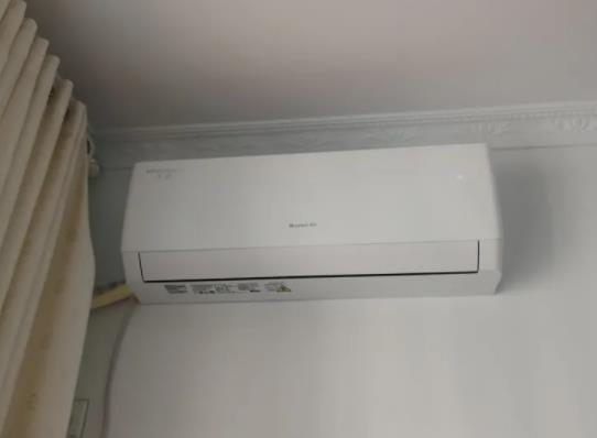 空調(diào)主機太吵怎么消除聲音?空調(diào)外機結(jié)冰可以用熱水沖嗎