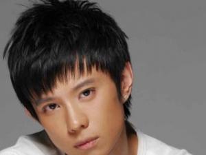三國龍?zhí)椎蹢钔畟€(gè)人資料，新三國飾演18個(gè)角色