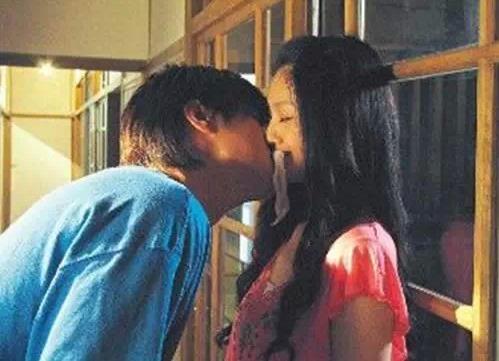 假戲真做是什么意思?演床戲時(shí)男女演員是怎樣防止假戲真做的?
