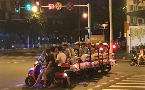 感動(dòng)嗎不敢動(dòng)是什么意思什么梗 感動(dòng)嗎不敢動(dòng)出自《荒野求生》