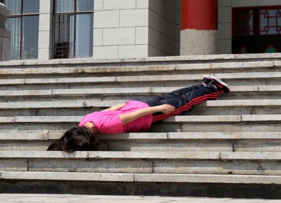 廣東話粵語撲街是什么意思 電影票房撲街及收視率撲街的意思
