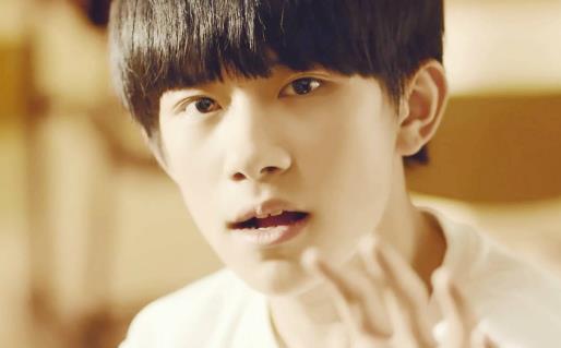 易烊千璽個人資料簡介 TFBOYS易烊千璽圖片 易烊千璽演過的電視劇
