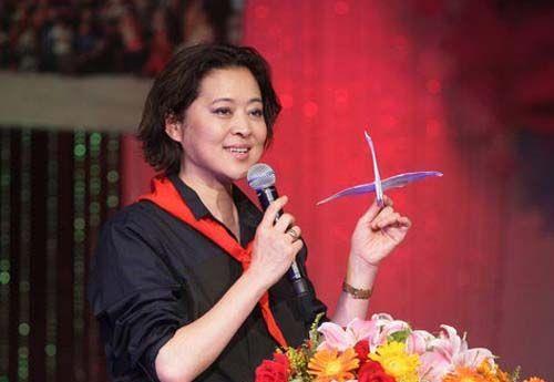 倪萍個人資料簡介 央視一姐倪萍圖片 倪萍電視劇 倪萍腿怎么了