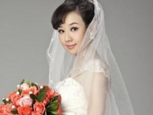 童星關(guān)凌個(gè)人資料圖片，關(guān)凌和老公姬云飛結(jié)婚照