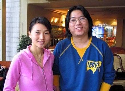 高曉松個人資料,高曉松顯赫高官家族背景,高曉松老婆照片,高曉松與阿朵的關(guān)系