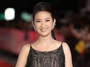 47屆金鐘獎(jiǎng)紅毯女星走光 翁滋蔓C奶林依晨露底褲
