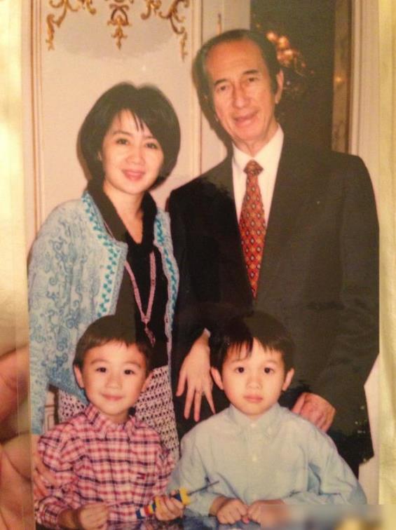 何猷君曝改微博認(rèn)證真相!拒絕管理50億公司,長孫不是爭奪家產(chǎn)工具