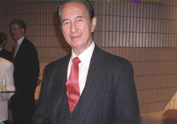 何猷君曝改微博認(rèn)證真相!拒絕管理50億公司,長孫不是爭奪家產(chǎn)工具