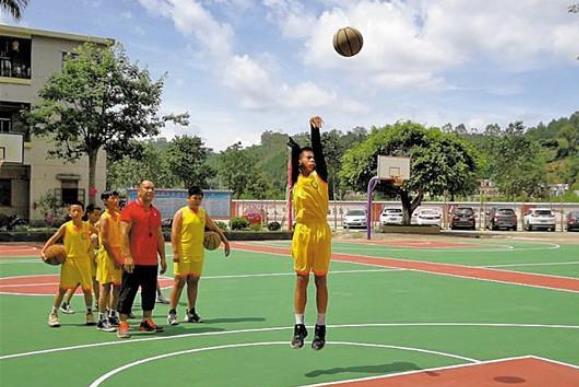 廣東獨臂籃球少年視頻回應(yīng)NBA巨星庫里:“我超級喜歡你”