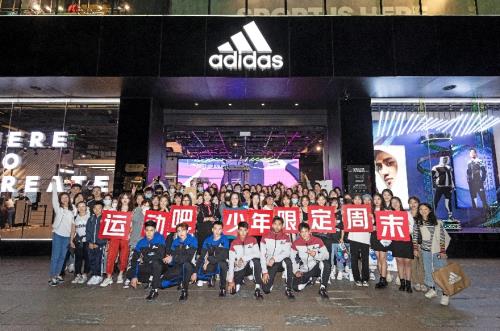 熱血少年空降阿迪達(dá)斯門店,解鎖“《運(yùn)動吧少年》限定周末”
