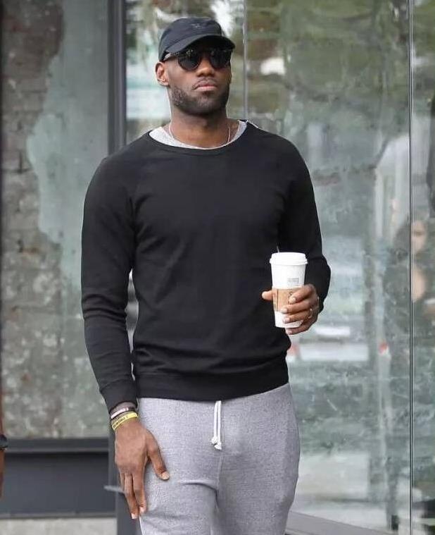 nba球星誰的丁丁尺寸最大?伊巴卡28厘米緊身褲照片被瘋轉(zhuǎn)(圖)