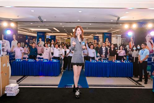 她是演員洪欣,也是無(wú)數(shù)人心中的白月光
