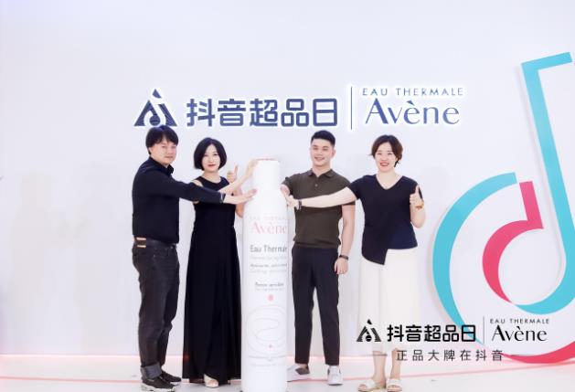 雅漾攜手抖音超品日,30年經(jīng)典噴霧在抖音電商玩出新花樣