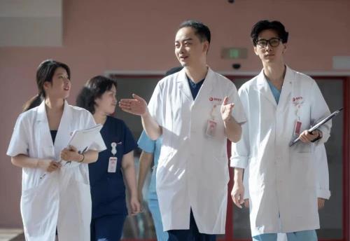 西安國際醫(yī)學(xué)孫峰醫(yī)生《女友雜志》專訪,帶你揭秘眼睛變漂亮的秘密