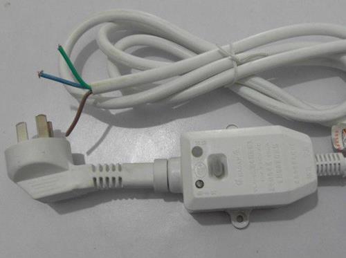 熱水器常開保溫并不費(fèi)電，熱水器插頭不宜頻繁的插拔