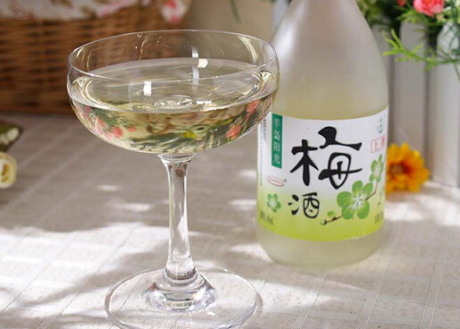 青梅酒怎么釀制？女性常喝青梅酒排毒養(yǎng)顏