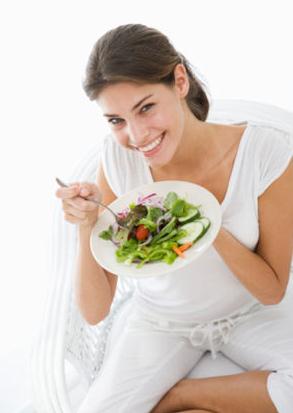女性痛經(jīng)不能吃什么食物？女人痛經(jīng)的飲食禁忌，多吃素少吃鹽