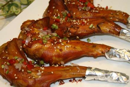 兔肉不能和什么一起吃？什么人不能吃兔肉