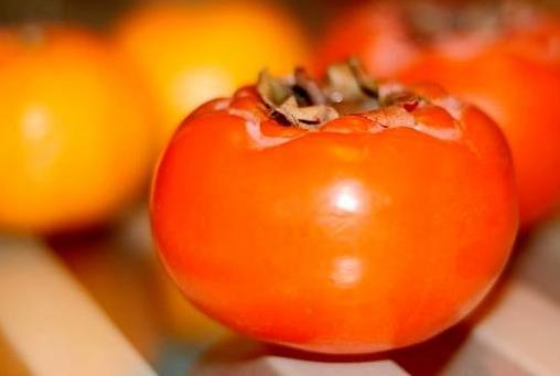 柿子不能與什么食物同時(shí)吃？柿子的食用禁忌