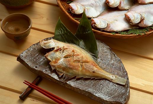 煎魚怎么不粘鍋？煎魚怎么不掉皮