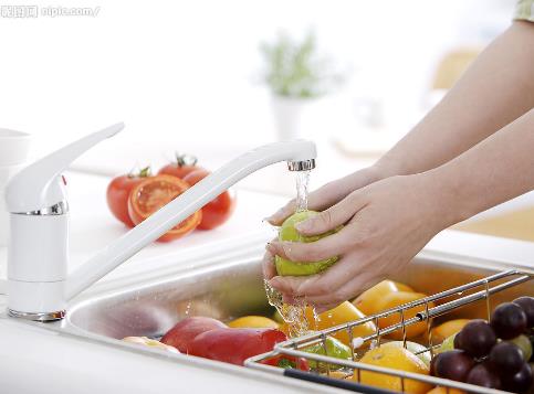 怎么洗水果才干凈？如何清洗干凈葡萄、蘋(píng)果、楊梅、桃子