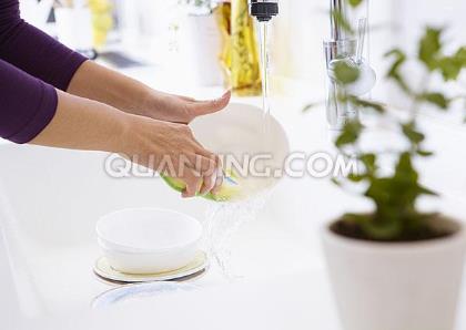 怎樣洗盤子省水？洗餐具節(jié)水生活小竅門