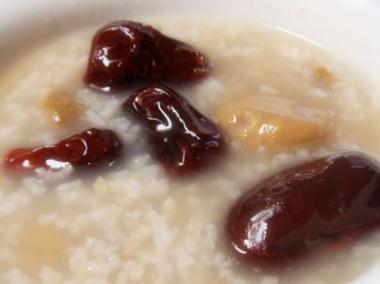 秋季養(yǎng)生喝什么粥最好？紅棗栗子粥