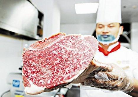 餐桌上的奢飾品天價(jià)牛肉：武漢雪花牛肉每斤售價(jià)近2千，賣出1頭?？少I寶馬車