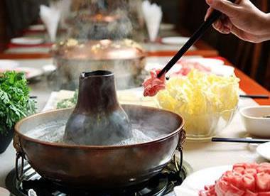 食物趁熱吃好嗎？寒冬進(jìn)食過熱易損害口腔健康
