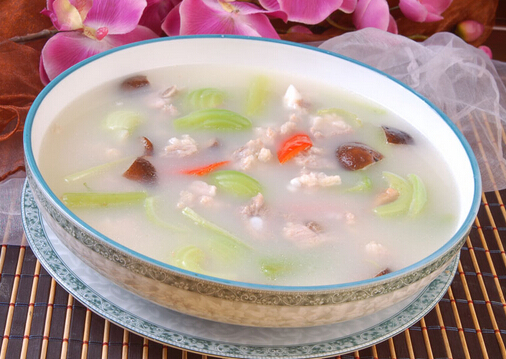 湯里的營養(yǎng)不足一成？喝肉湯不易過量