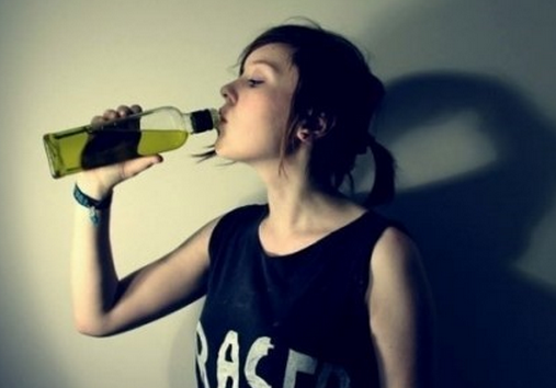 無論喝什么酒都要適量-喝酒能延壽是真假？