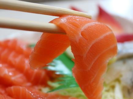 三文魚(yú)能生吃嗎？生吃三文魚(yú)安全嗎