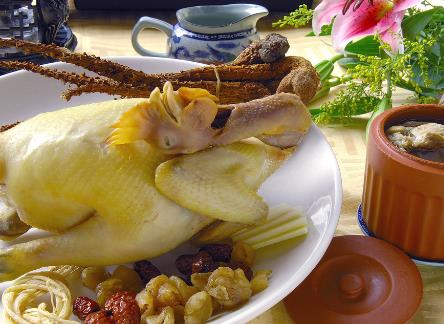 土雞比肉雞有營(yíng)養(yǎng)嗎？土雞和肉雞的營(yíng)養(yǎng)差別有多大